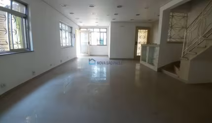 Sobrado de 190m² para alugar com 3 dormitórios, 3 banheiros e 1 vaga de garagem