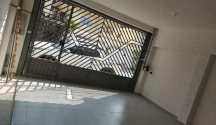 Sobrado com 03 Dormitórios, sendo 01 suíte e 02 vagas de garagem