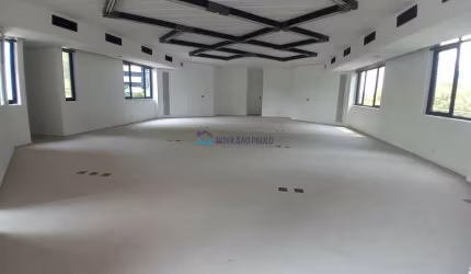 Edifício Comercial de 140m² de área com 2 banheiros, 2 vagas e copa