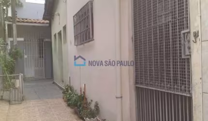 Casa de Vila, perto ao Bombeiros otima localização!!!