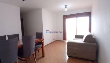 Apartamento em rua tranquila, ótima localização.