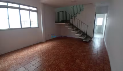 Sobrado com 4 quartos e 02 vagas na Vila Guarani