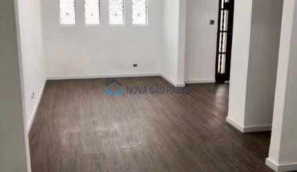 Imóvel comercial 150m² com 05 salas e 02 banheiros.
