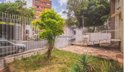 Casa com 03 quartos e 02 vagas de garagem