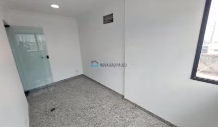 ecxelente localização, proximo ao metro Praça da Arvore e Saude
