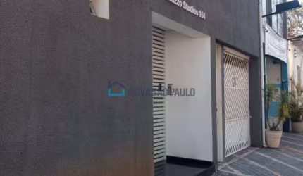 Studio duplex de 1 dorm com 1 vaga em excelente localização.
