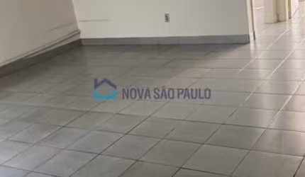 Conj. comercial com 05 salas e 02 banheiros.