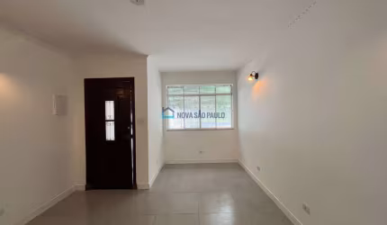 Sobrado no Ipiranga com 2 quartos e 01 vaga de garagem