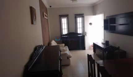 Imóvel com 270m²  05 salas e 03 banheiros.