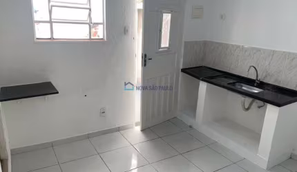Quarto e cozinha a 650 metros do Metro Conceição