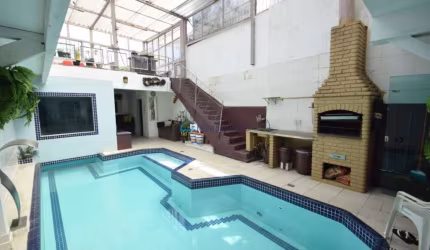 Sobrado c/piscina e sauna, 650 m, 7 min a pé  ao metrô Conceição e perto Igreja São Judas