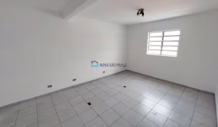 Conjunto Comercial com 03 salas para locação, ótima localização, próximo ao Metro Saúde.
