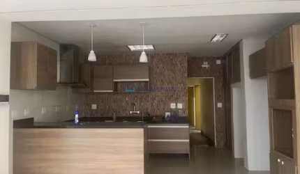 Casa Térrea com 04 dormitórios , 04 banheiros e 05 vagas.