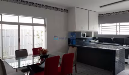 Casa ampla e bem localizada no Planalto Paulista