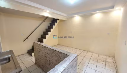 Casa para Locação ? 70m² | Quarto e Cozinha