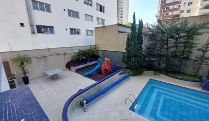 Apartamento Espacoso com 3 Dormitórios e 2 Vagas em Localização Privilegiada
