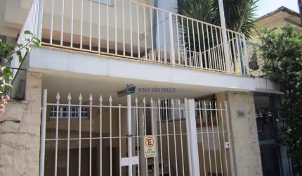 Sobrado bem localizado, próximo ao shopping Santa Cruz