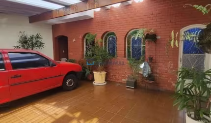 Casa com Quintal e Árvore Frutífera ? Ótima Localização!