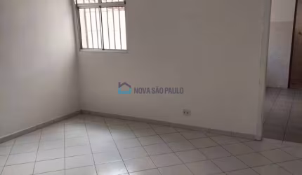 Sobrado Comercial/Residencial com 03 quartos e 02 banheiros.
