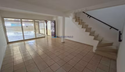 Casa ampla com 03 dormitórios. Ótima localização!