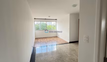 Apartamento para Locaçao em Santo Amaro, com 84m² , 03 dormitórios e 01 vaga