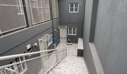 Kitnet à venda, com 1 dormitório e 1 banheiro, na Vila Monumento