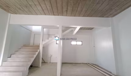 Imóvel com salão de 130m² no Ipiranga