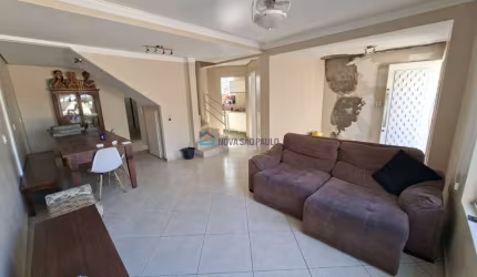 Casa com 03 dormitórios e 02 vagas de garagem- Excelente localização- Vila Guarani!