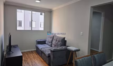 Apartamento de 50m com 2 dormitórios e vaga livre.