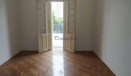 Casa assobradada comercial ou residencial! A 07 minutos a pé do metrô Praça da Árvore.