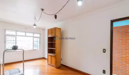 Amplo sobrado de 3 dorms e 2 vagas em excelente localização. Próximo ao metro Ipiranga.