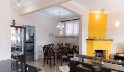 EXCELENTE CASA ASSOBRADADA DISPONÍVEL PARA LOCAÇÃO NO JABAQUARA.