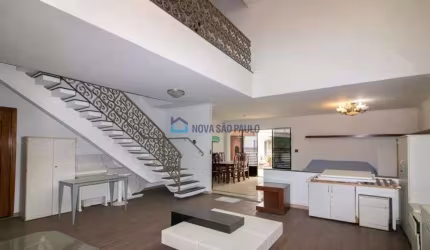 EXCELENTE CASA ASSOBRADADA DISPONIVEL PARA LOCAÇÃO EM MOEMA.