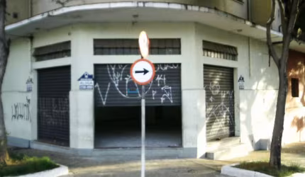 Loja comercial de 160m², a 8 minutos a pé do metrô Hospital São Paulo - Vila Clementino.