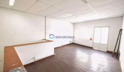 Assobradado comercial em excelente localização. Próximo ao metrô Saúde.