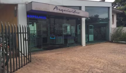 Excelente ponto comercial de esquina, com ampla fachada. Indicado para showroom