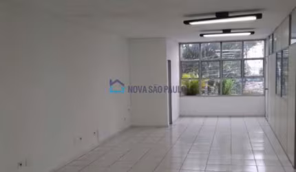 Centro comercial, ótima localização, altura da Zike Tuma
