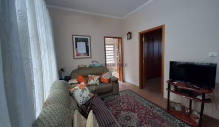 Casa Térrea, Terreno de 260m, Quintal, Edícula, 5 minutos Metro Praça da Arvore