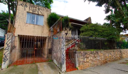 Jabaquara, cidade vargas. Casa terréa assobradada ao lado metrô,Aceita apto como permuta.