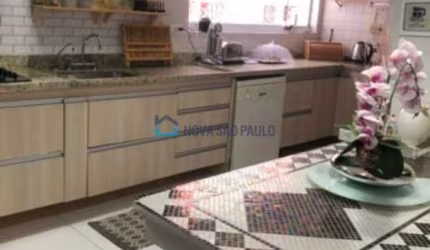 Apartamento com espaço gourmet integrado à cozinha, com depósito privativo, pertinho do metrô Saúde!