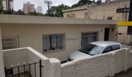 Casa térrea com Edícula ! Vai a pé ao Metrô Shopping Santa Cruz