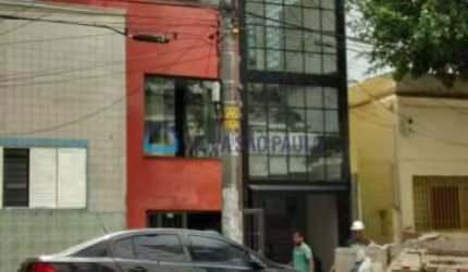 Prédio Comercial com renda na Bela Vista reformado