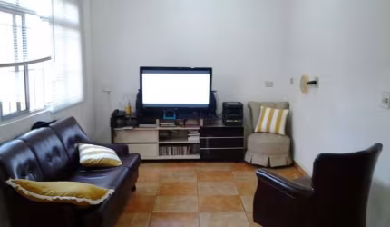 Casa a venda no bairro da Saúde com renda