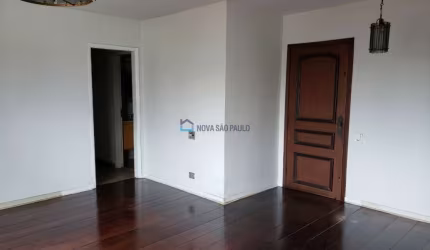 Apartamento à venda na Vila Clementino com 3 quartos.