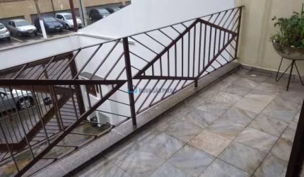 Sobrado 4 dormitórios 200m² área útil, 5 vagas, Bosque da Saude!