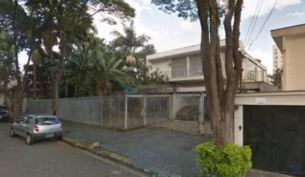 Residência antiga para retrofit ou área de incorporação