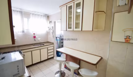 Apartamento, sala com sacada, 68m². Praça da Arvore.