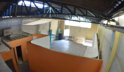 Casa Térrea e Galpão de 200m² nos fundos
