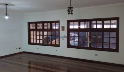 Sobrado de 03 andares, 05 dormitórios. Alto padrão próximo ao Aeroporto!