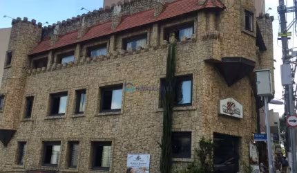 Esquina em ZEU com Renda  Um Castelo no Paraíso